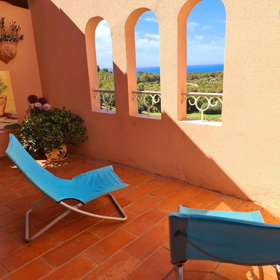 Apartamento Hameau Des Amandiers - Vue Mer, Golf Et Vignes Saint-Cyr-sur-Mer Exterior foto