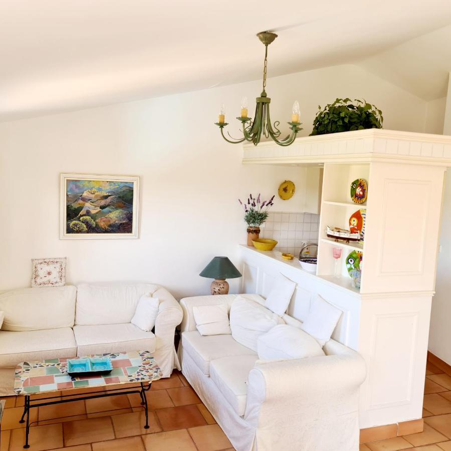 Apartamento Hameau Des Amandiers - Vue Mer, Golf Et Vignes Saint-Cyr-sur-Mer Exterior foto