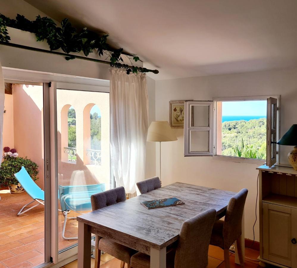 Apartamento Hameau Des Amandiers - Vue Mer, Golf Et Vignes Saint-Cyr-sur-Mer Exterior foto