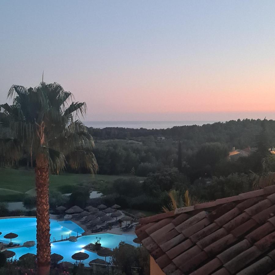 Apartamento Hameau Des Amandiers - Vue Mer, Golf Et Vignes Saint-Cyr-sur-Mer Exterior foto