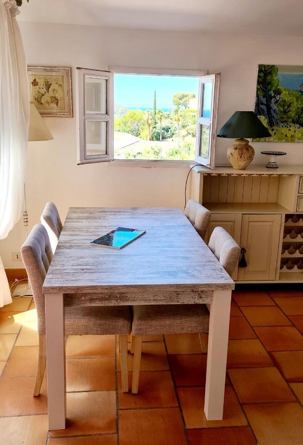 Apartamento Hameau Des Amandiers - Vue Mer, Golf Et Vignes Saint-Cyr-sur-Mer Exterior foto