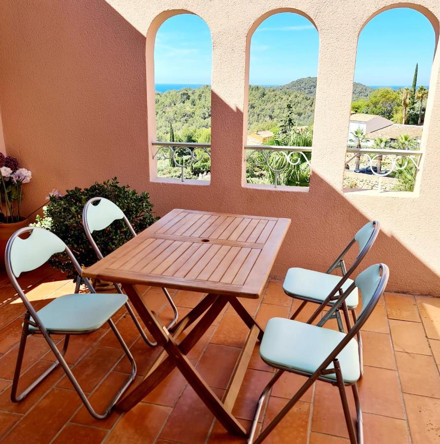 Apartamento Hameau Des Amandiers - Vue Mer, Golf Et Vignes Saint-Cyr-sur-Mer Exterior foto