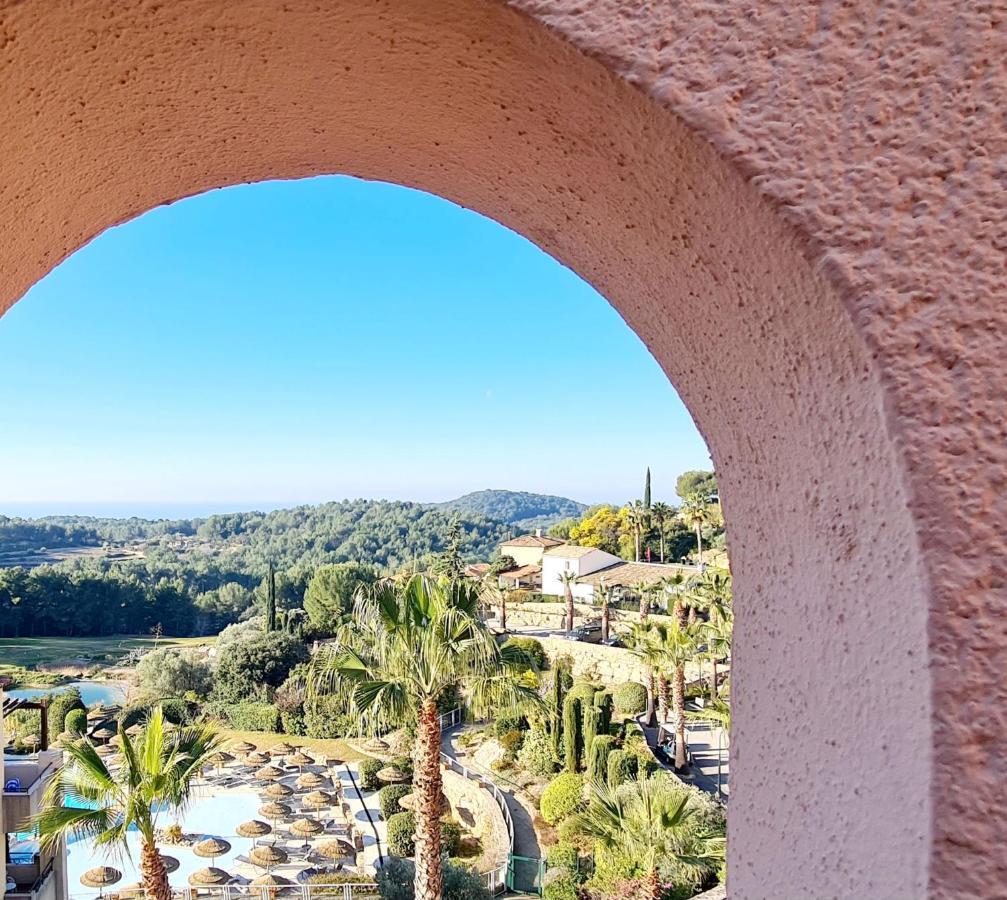Apartamento Hameau Des Amandiers - Vue Mer, Golf Et Vignes Saint-Cyr-sur-Mer Exterior foto