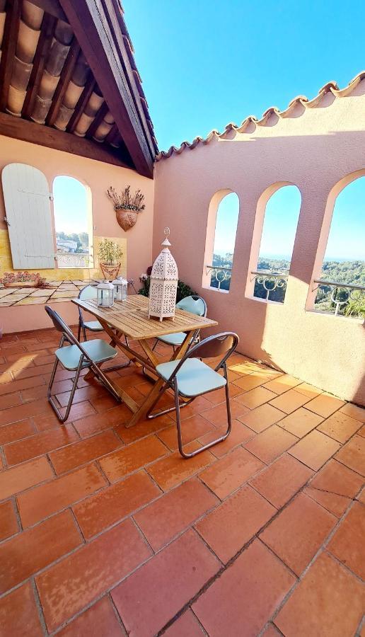 Apartamento Hameau Des Amandiers - Vue Mer, Golf Et Vignes Saint-Cyr-sur-Mer Exterior foto