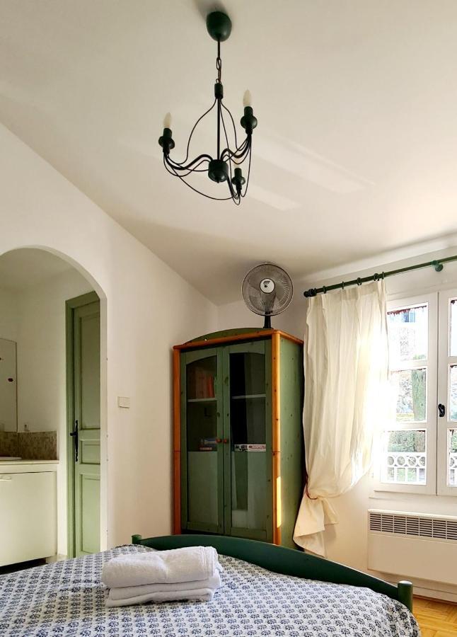 Apartamento Hameau Des Amandiers - Vue Mer, Golf Et Vignes Saint-Cyr-sur-Mer Exterior foto