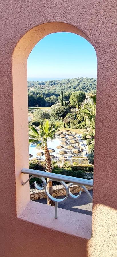 Apartamento Hameau Des Amandiers - Vue Mer, Golf Et Vignes Saint-Cyr-sur-Mer Exterior foto