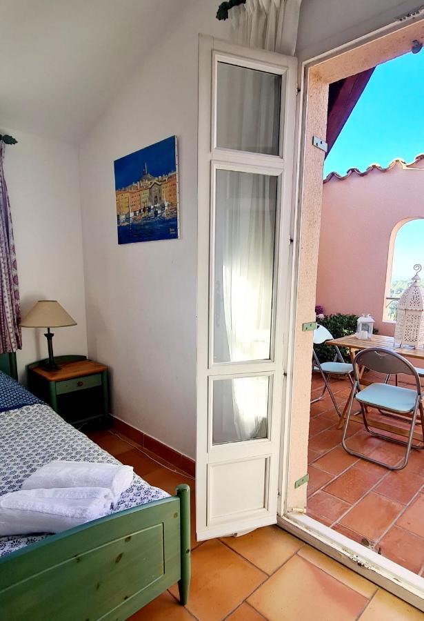 Apartamento Hameau Des Amandiers - Vue Mer, Golf Et Vignes Saint-Cyr-sur-Mer Exterior foto
