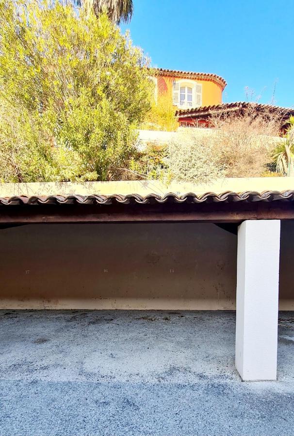 Apartamento Hameau Des Amandiers - Vue Mer, Golf Et Vignes Saint-Cyr-sur-Mer Exterior foto